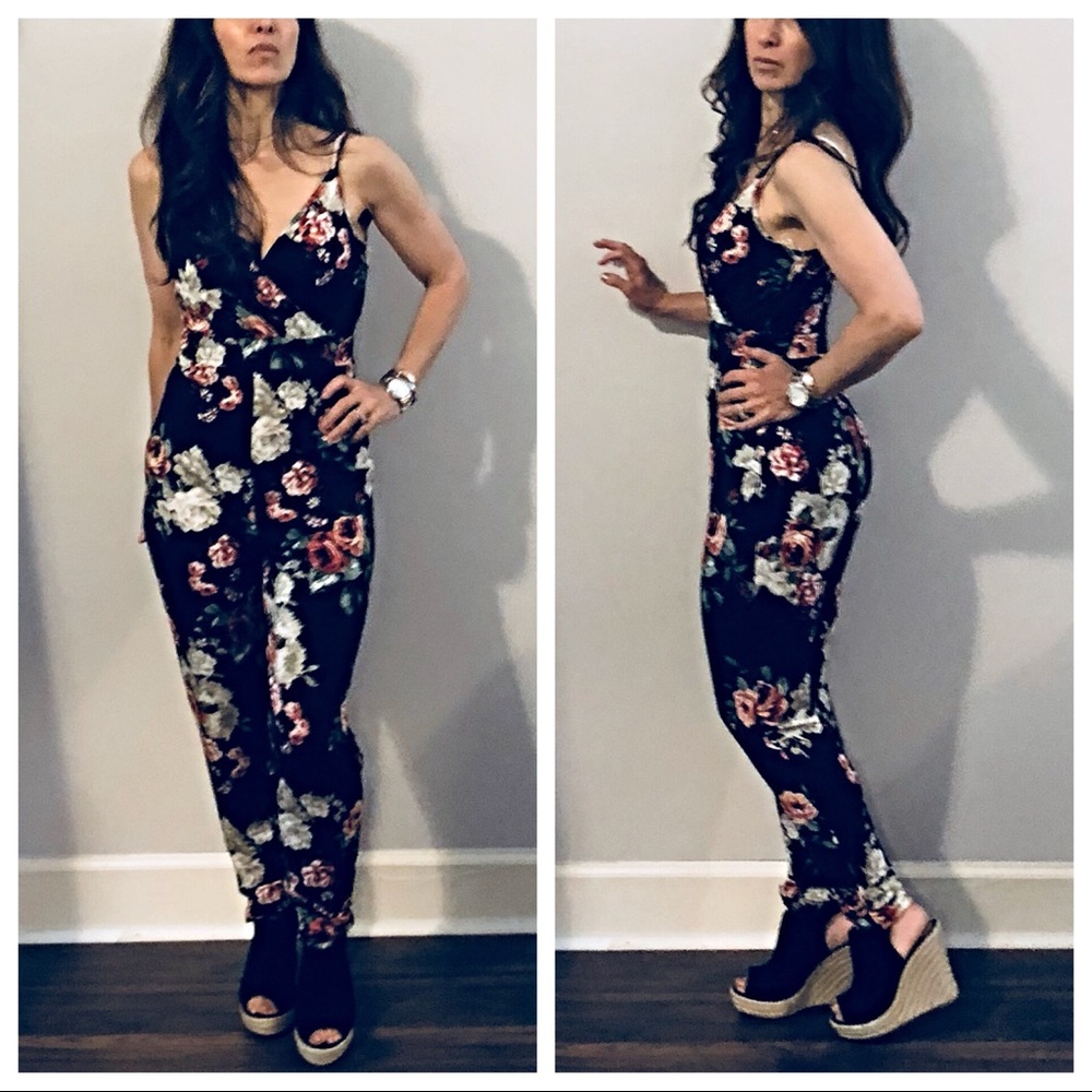 ✨LAST ONE✨Floral tank jumpsuit - Picture 3 of 8